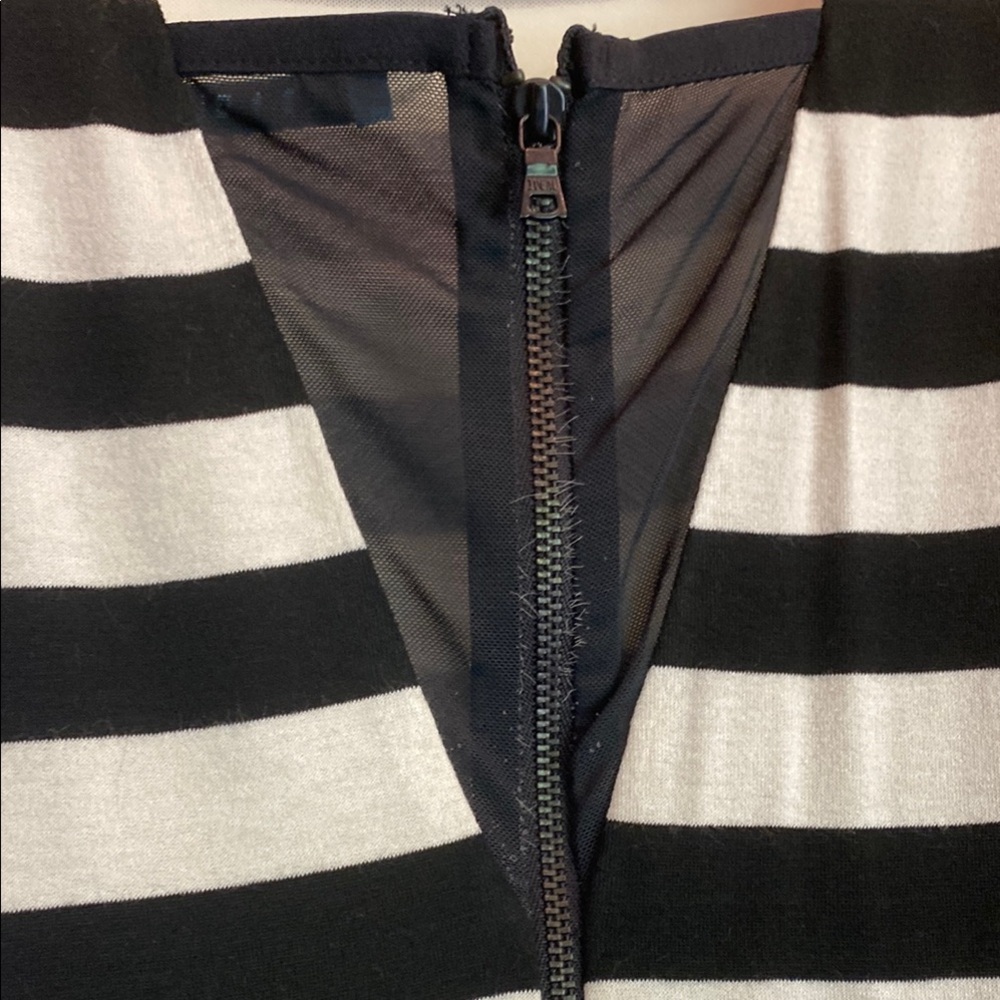 Alice and Olivia Black and White Striped Lined Sleeveless Dress - Picture 5 of 8